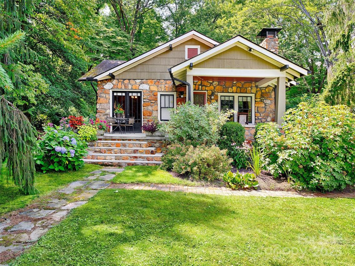 24 Shelton St., Waynesville, NC 28786