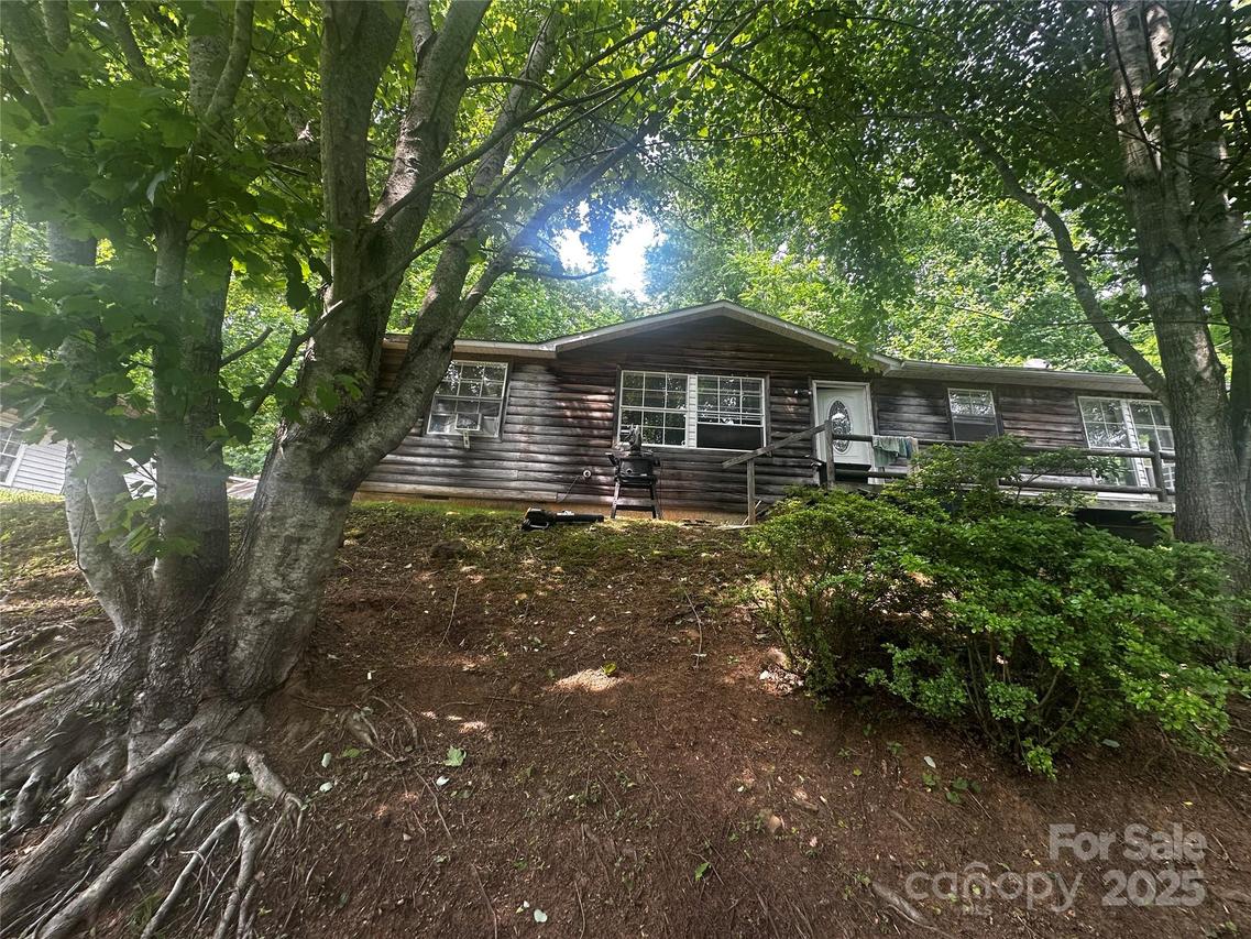 193 Green Cove Rd., Bakersville, NC 28705