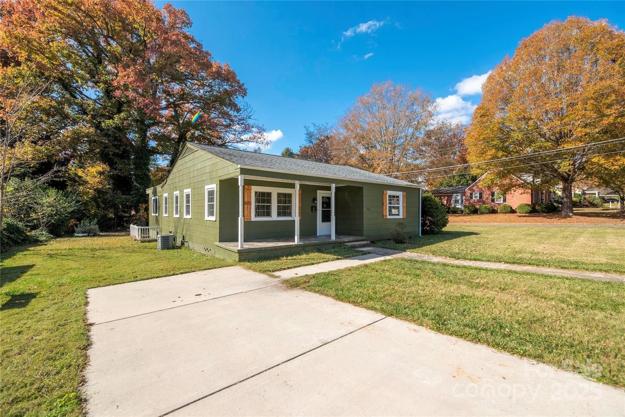221 Magnolia St., Statesville, NC 28625