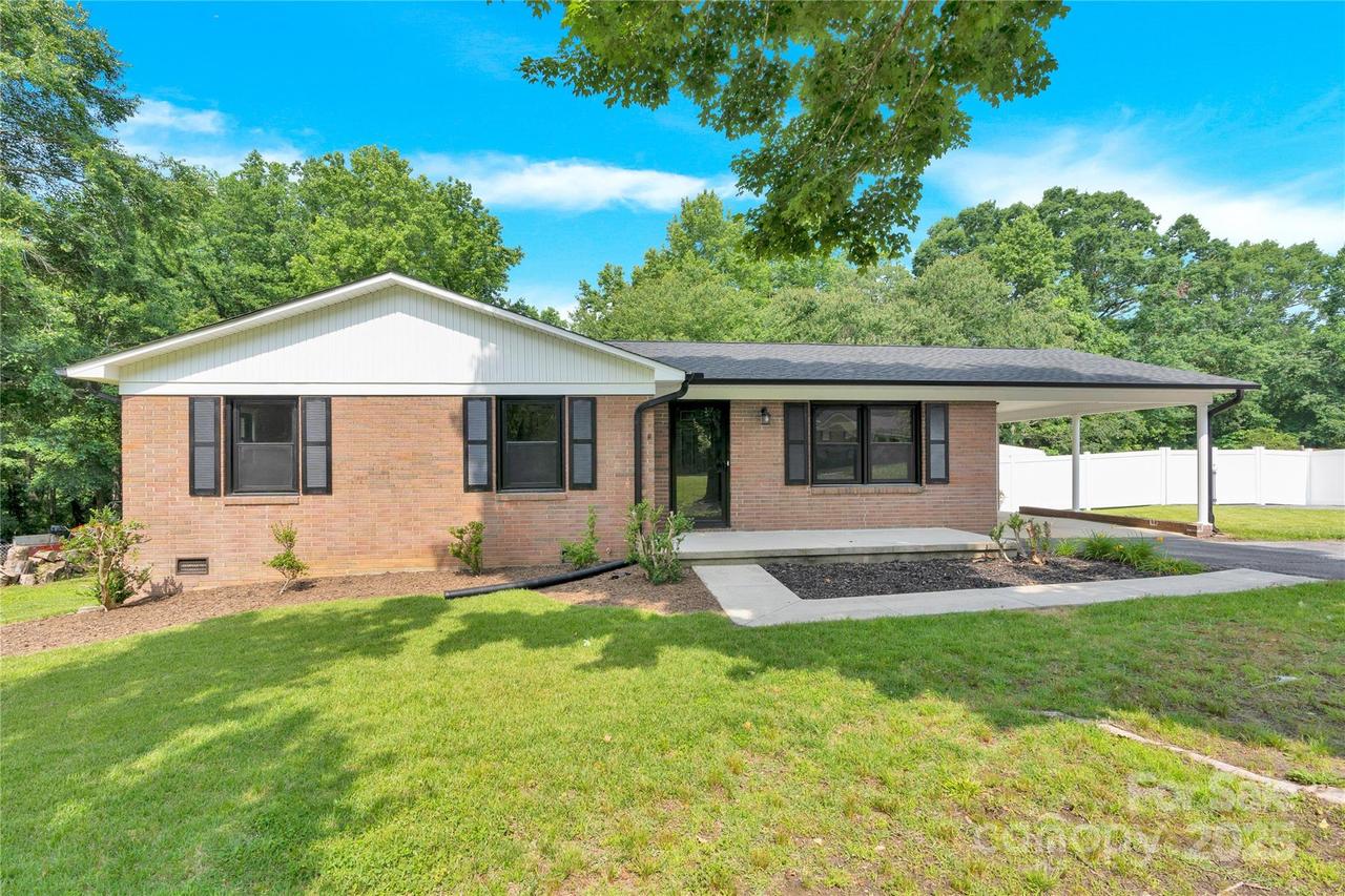 2323 Brookwood Rd., Lincolnton, NC 28092