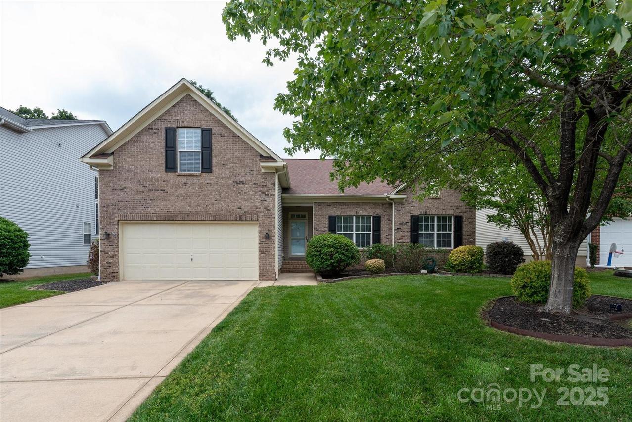 1003 Grayscroft Dr., Waxhaw, NC 28173