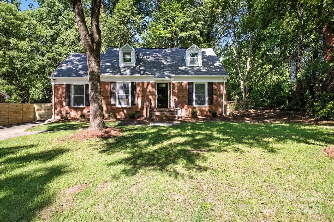 6127 Eagle Peak Dr., Charlotte, NC 28214