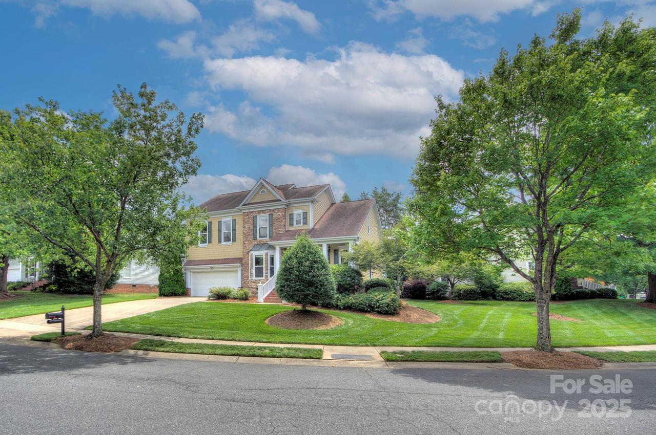 8044 Hawk Crest Ct., Charlotte, NC 28270