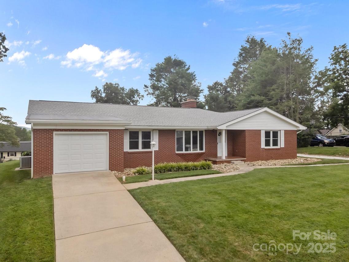 49 Greenwood Rd., Asheville, NC 28803