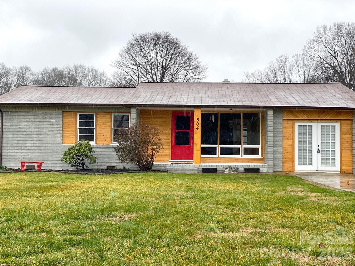 504 Holland Dr., Statesville, NC 28677