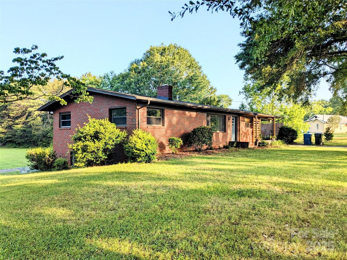 3115 Falling Creek Rd., Hickory, NC 28601