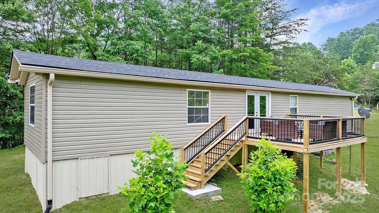 8692 Lambs Way, Connelly Springs, NC 28612
