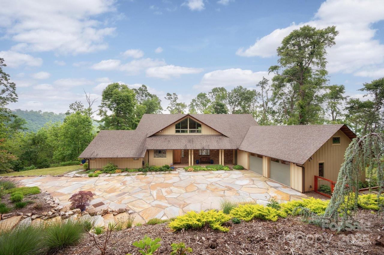 588 Long Branch Rd., Swannanoa, NC 28778