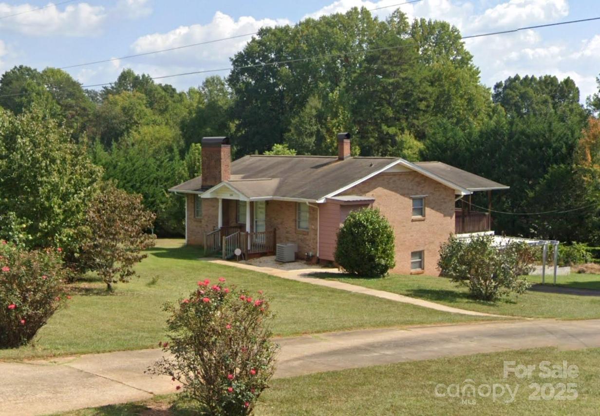 6229 Mountain Grove Rd., Hickory, NC 28602