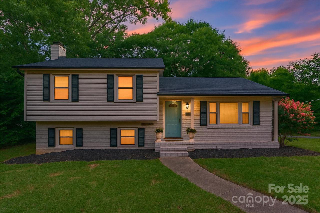 1645 Brookdale Ave., Charlotte, NC 28210