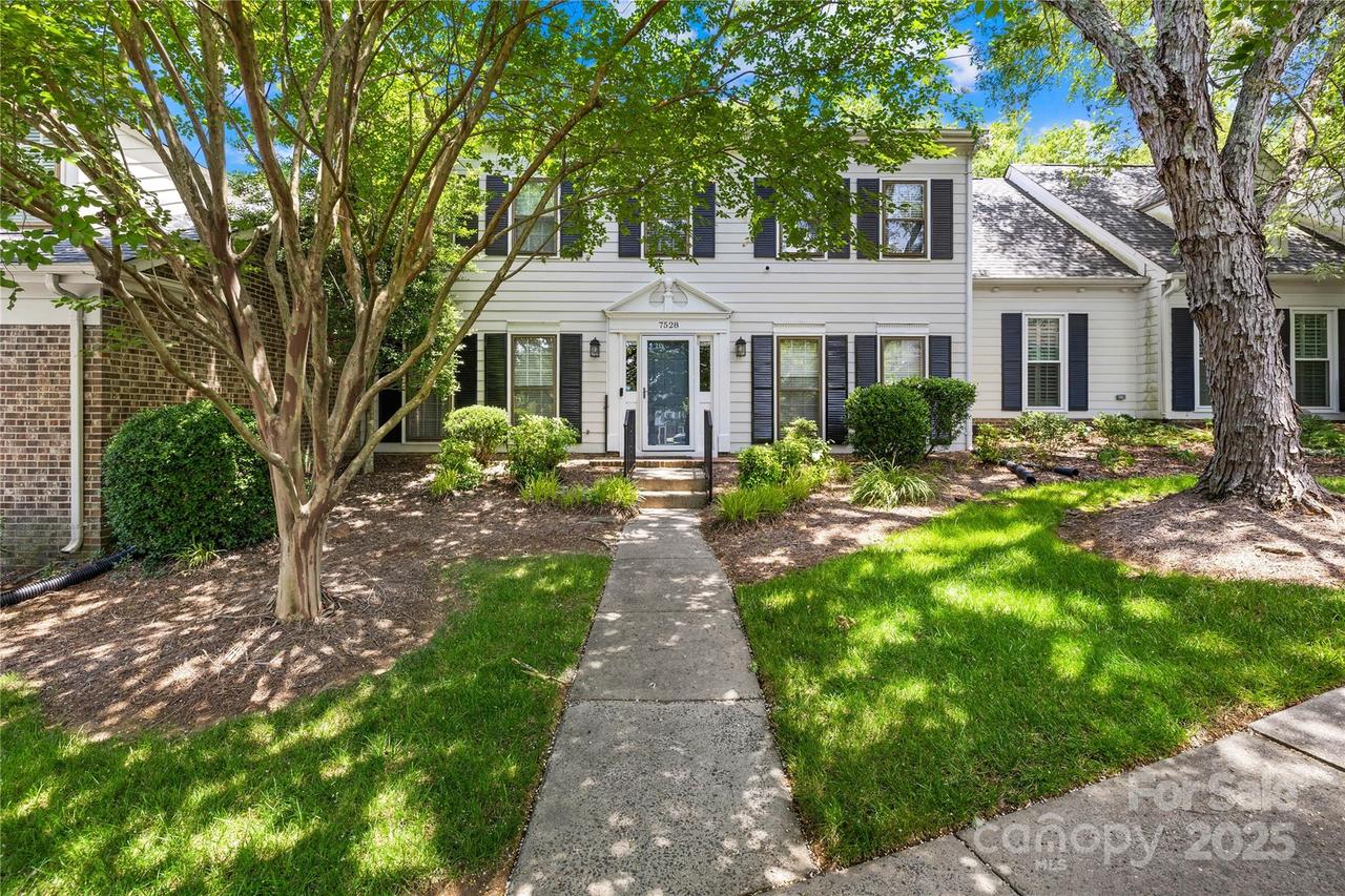 7528 Red Oak Ln., Charlotte, NC 28226
