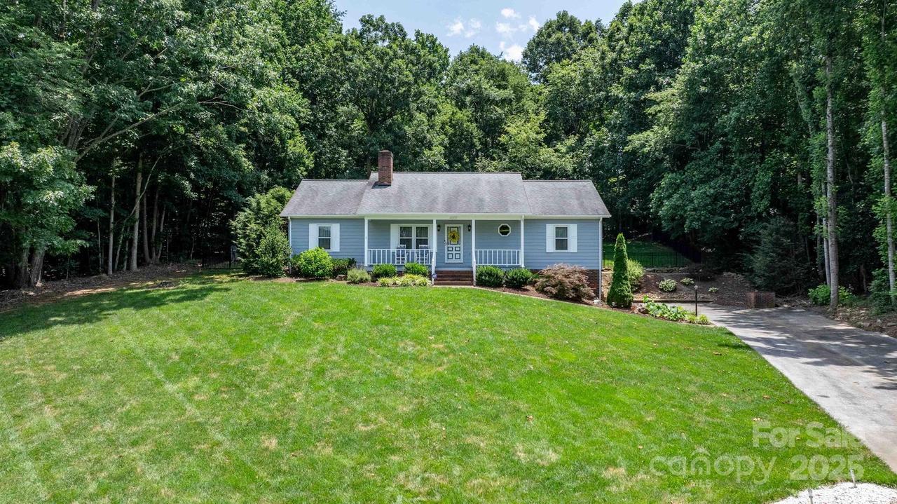 4007 Black Oak Rd., Hickory, NC 28602