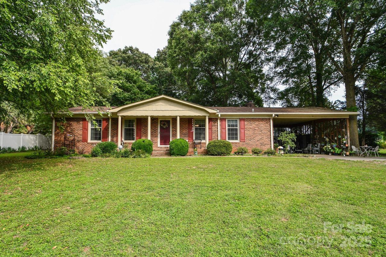 7518 Surry Ln., Indian Trail, NC 28079