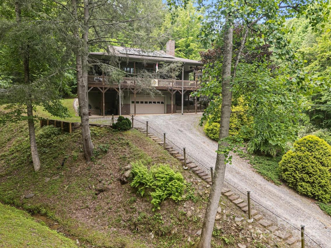 305 Pound Mill Branch Rd., Green Mountain, NC 28740