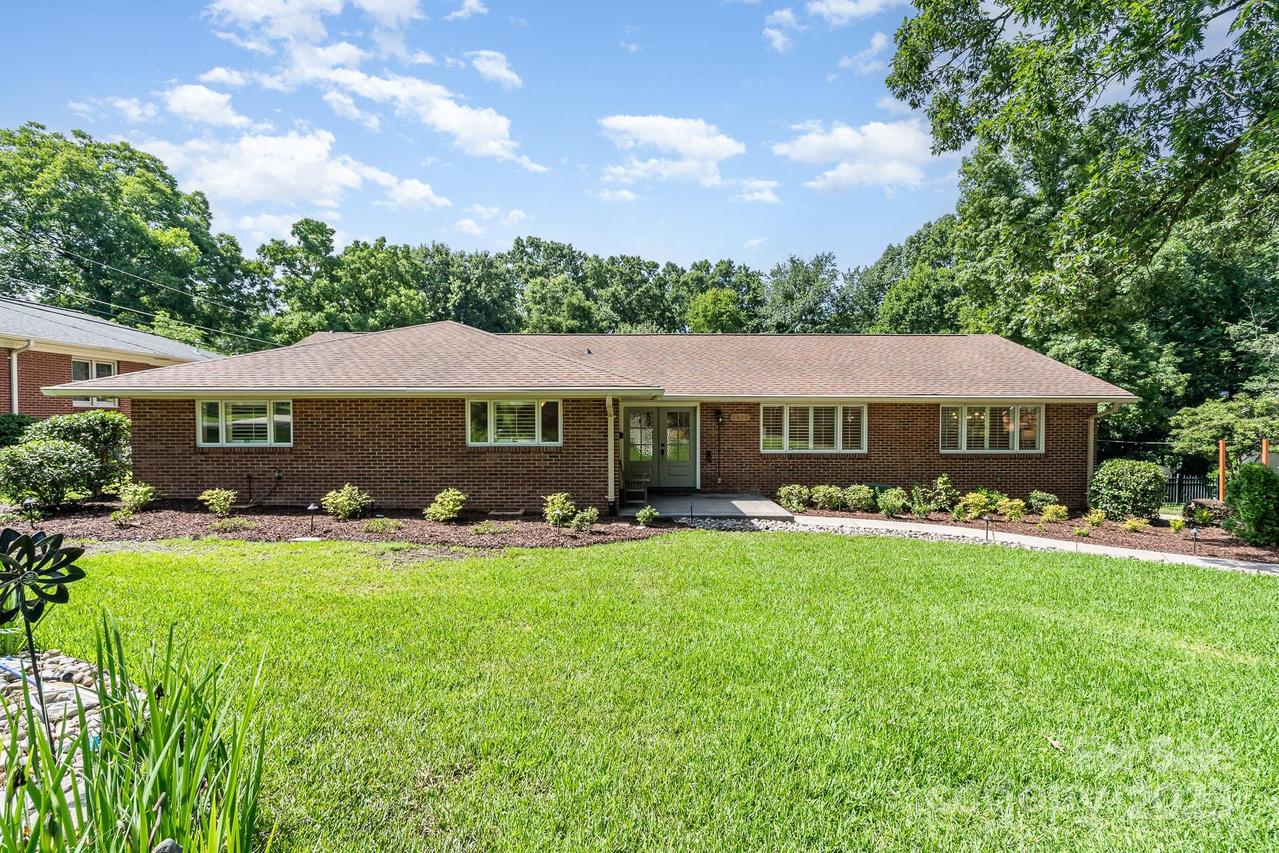 5424 Doncaster Dr., Charlotte, NC 28211