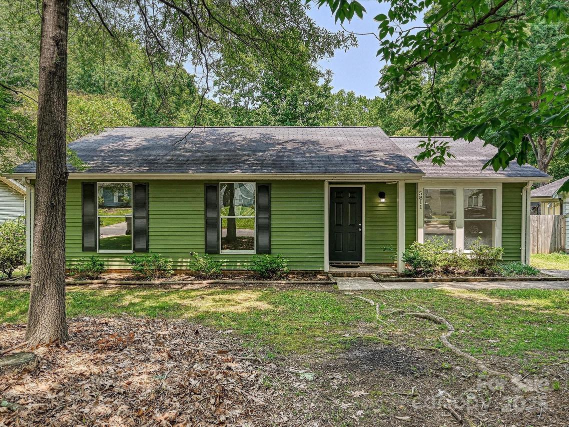 5811 Rock Hollow Dr., Charlotte, NC 28212