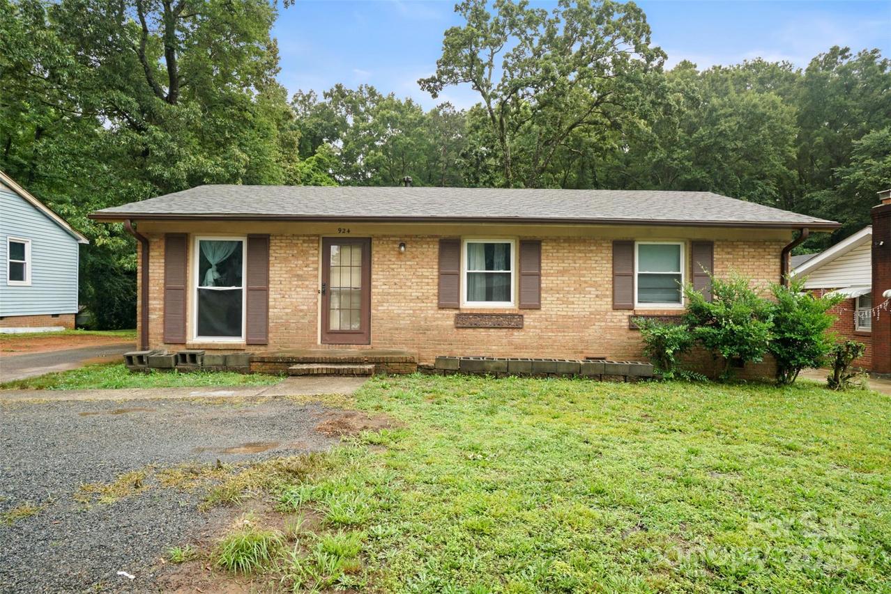 924 Carrington Dr., Charlotte, NC 28214