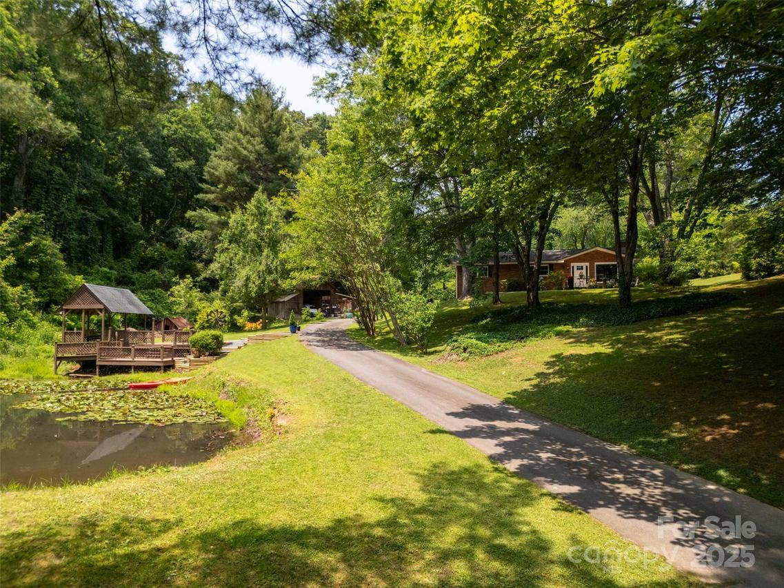 26 Melton Rd., Candler, NC 28715