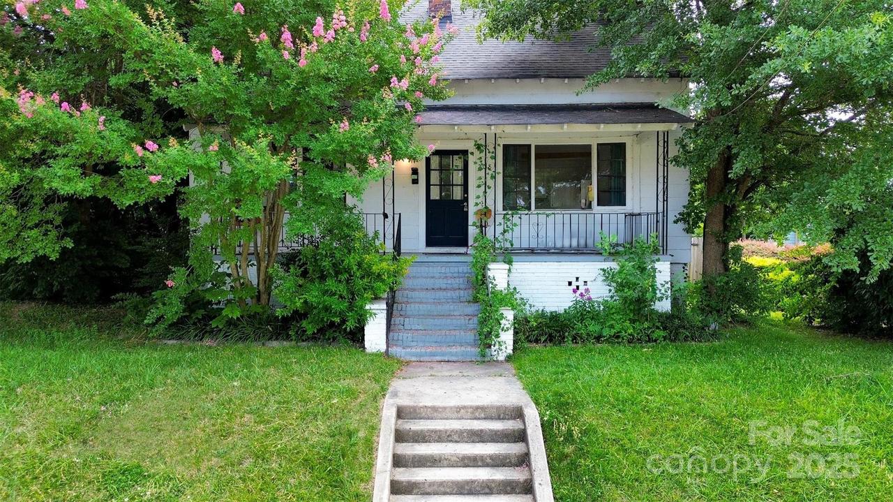 208 S Ransom St., Gastonia, NC 28052