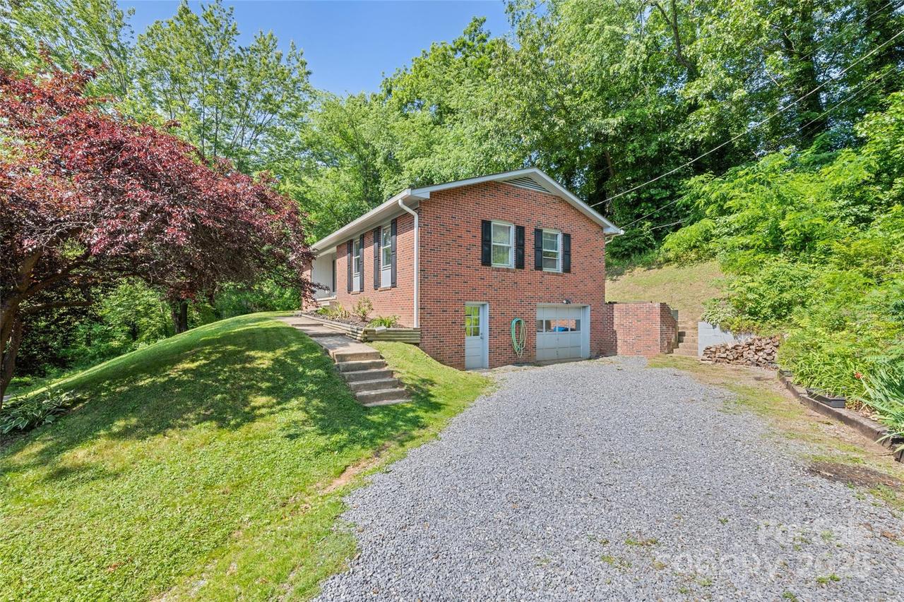 40 Autumn St., Canton, NC 28716