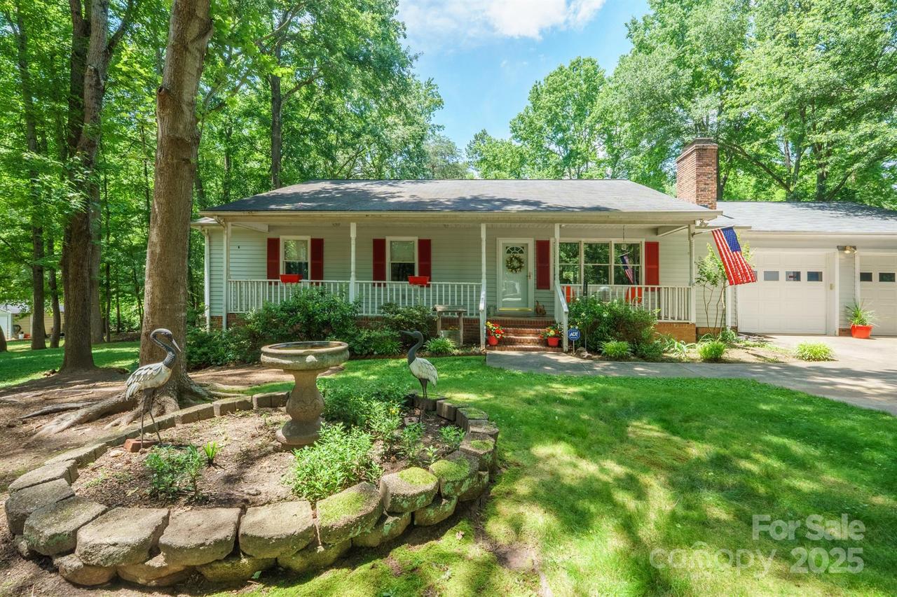 116 April Ln., Dallas, NC 28034