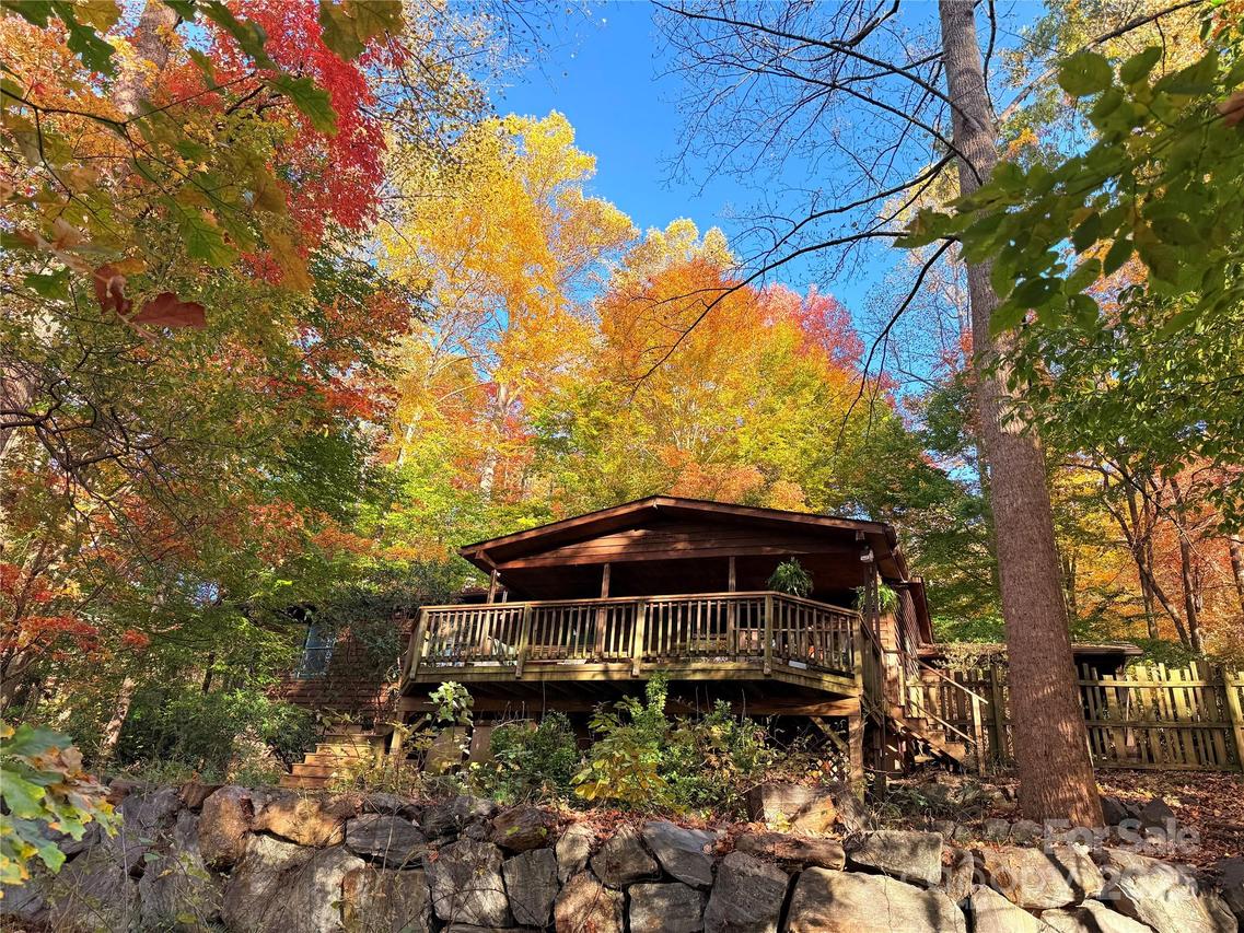 23 Hunting Lodge Dr., Black Mountain, NC 28711