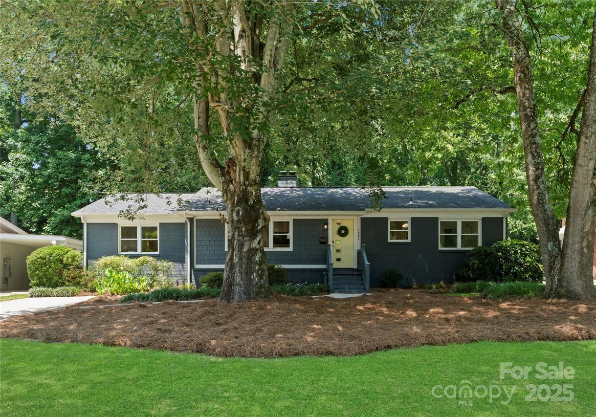 1027 Dresden Dr., Charlotte, NC 28205