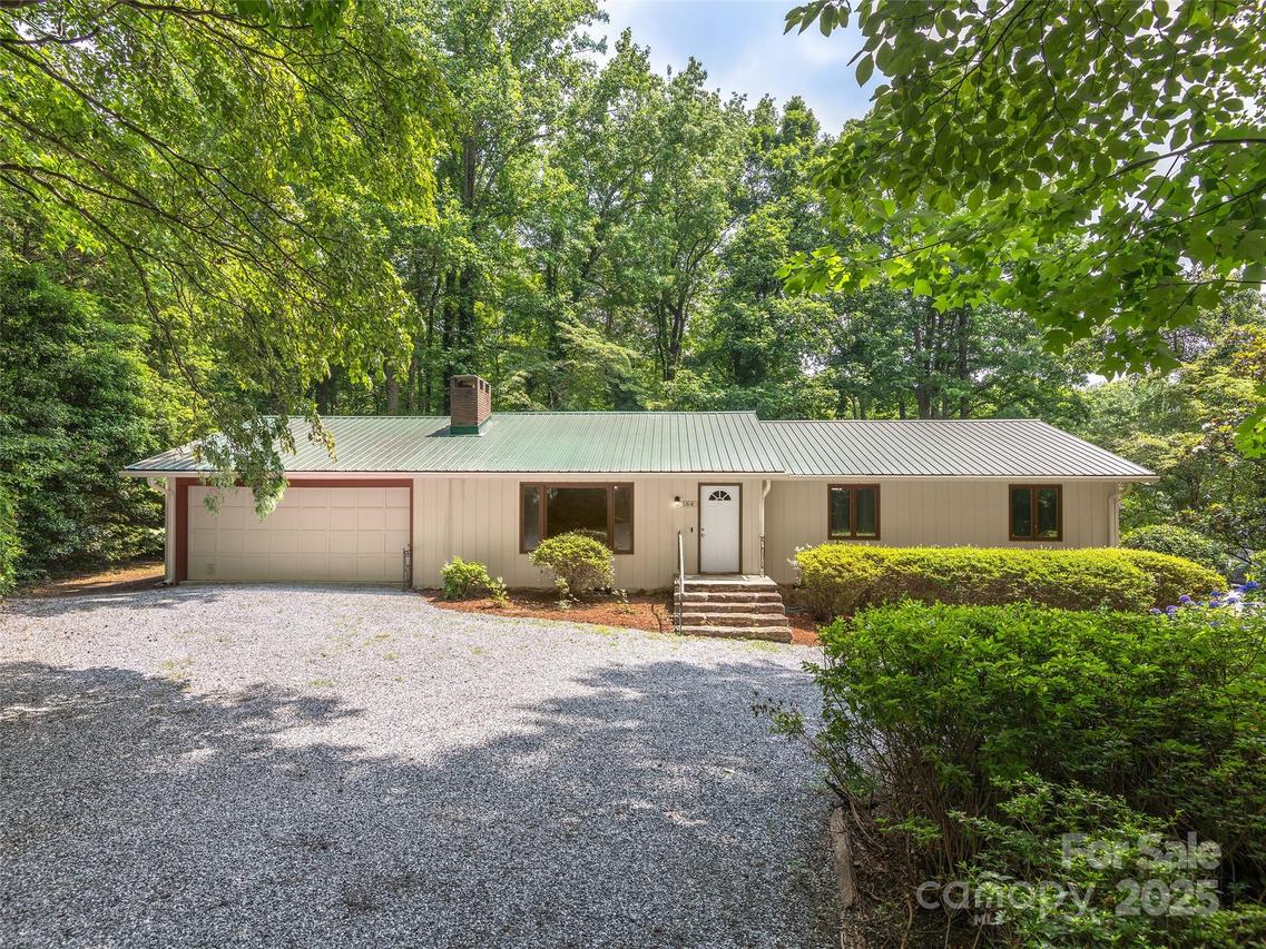 164 Beechwood Dr., Columbus, NC 28722