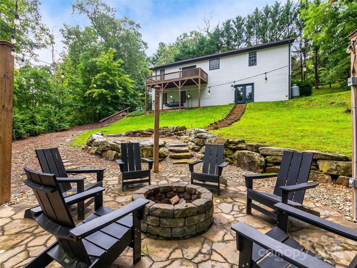 90 Indian Mound Tr., Fairview, NC 28730