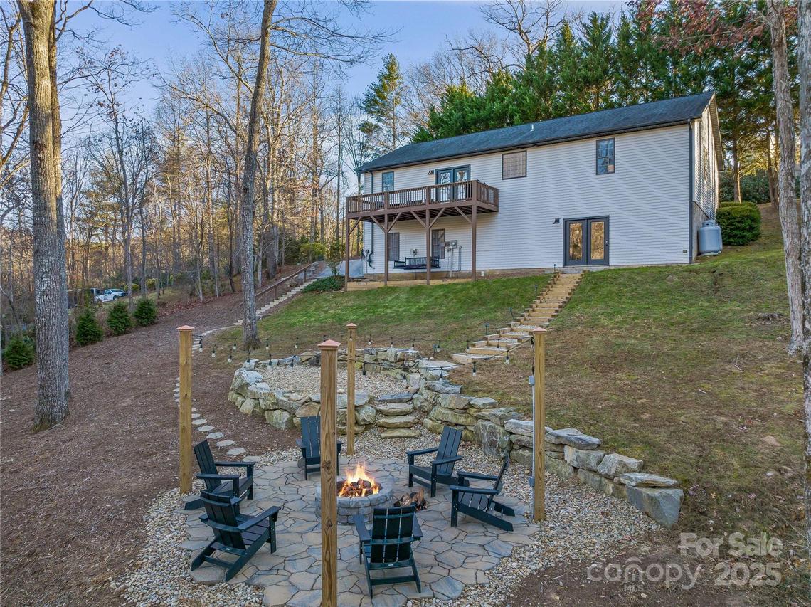 90 Indian Mound Tr., Fairview, NC 28730