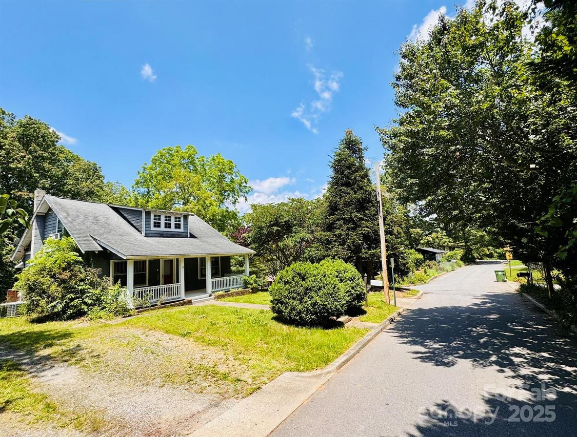 602 Brookshire St., Asheville, NC 28803