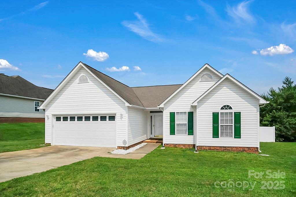 2467 Hawk Ridge Dr., Gastonia, NC 28056