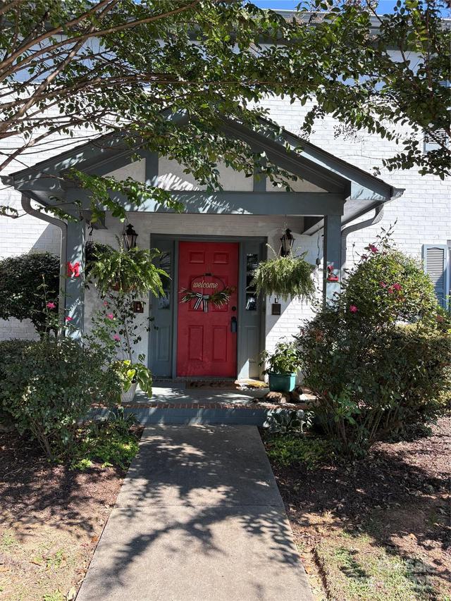 1208 E Franklin Blvd., Gastonia, NC 28054