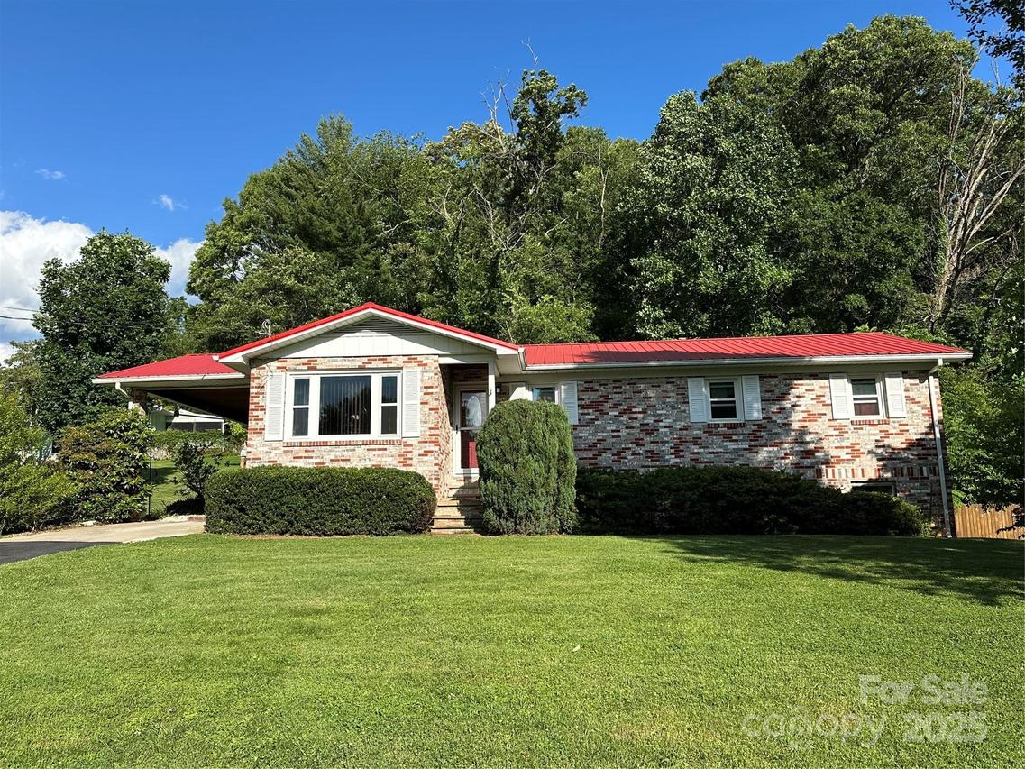 135 Smathers St., Clyde, NC 28721