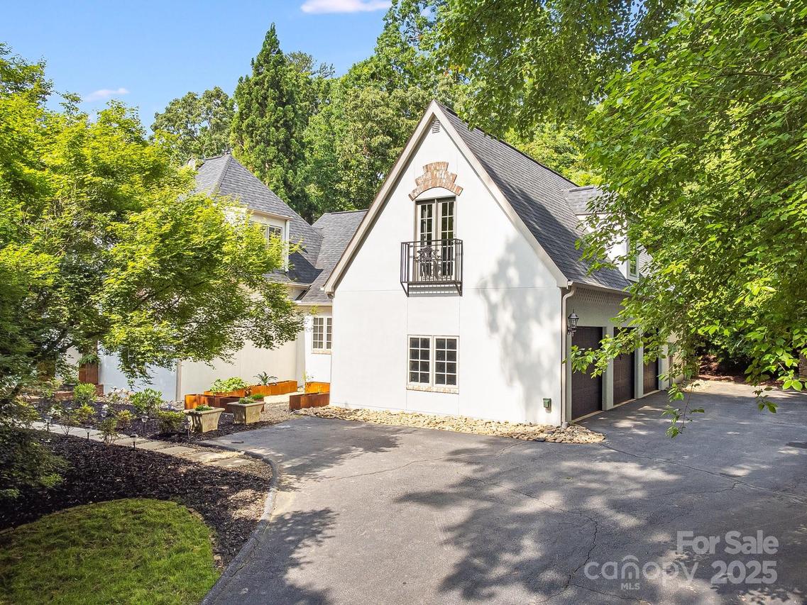 280 Sweetwater Hills Dr., Hendersonville, NC 28791