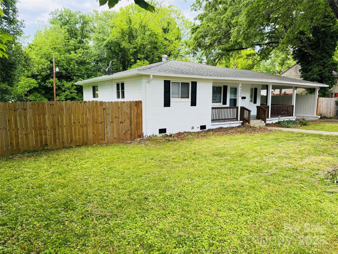 1211 Campus St., Charlotte, NC 28216