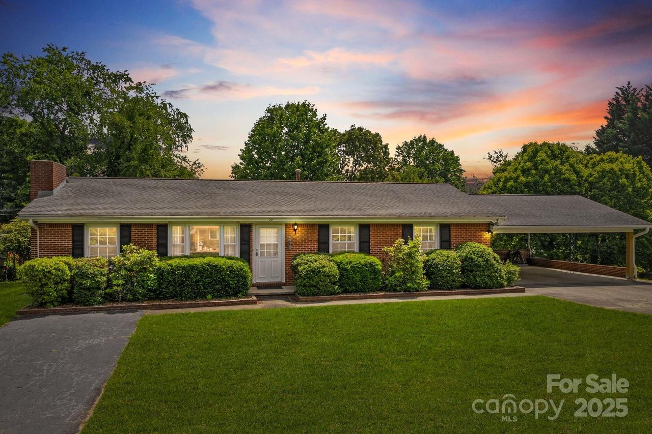 53 Grandview Rd., Asheville, NC 28806