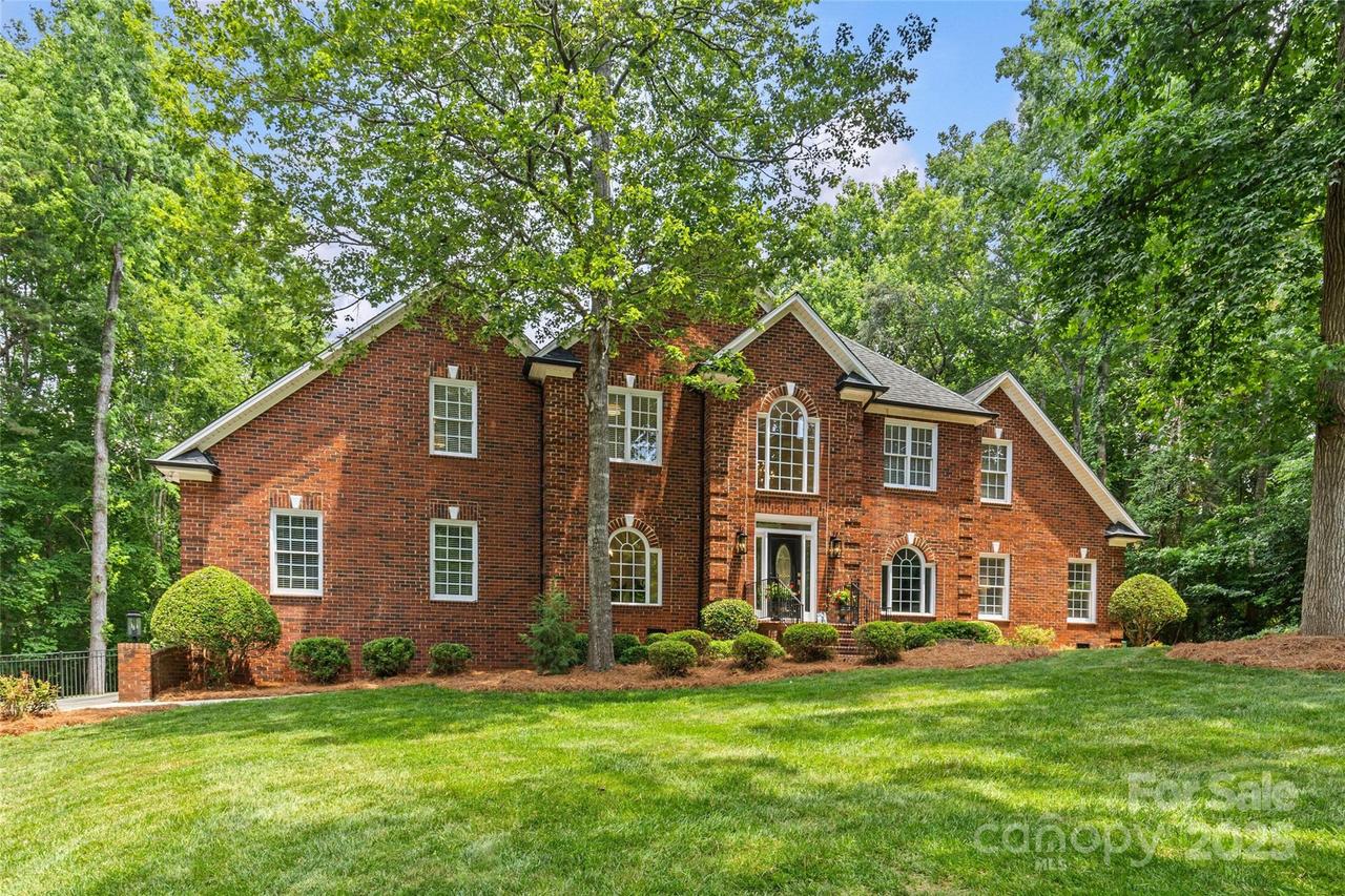 1310 Weddington Hills Dr., Matthews, NC 28104