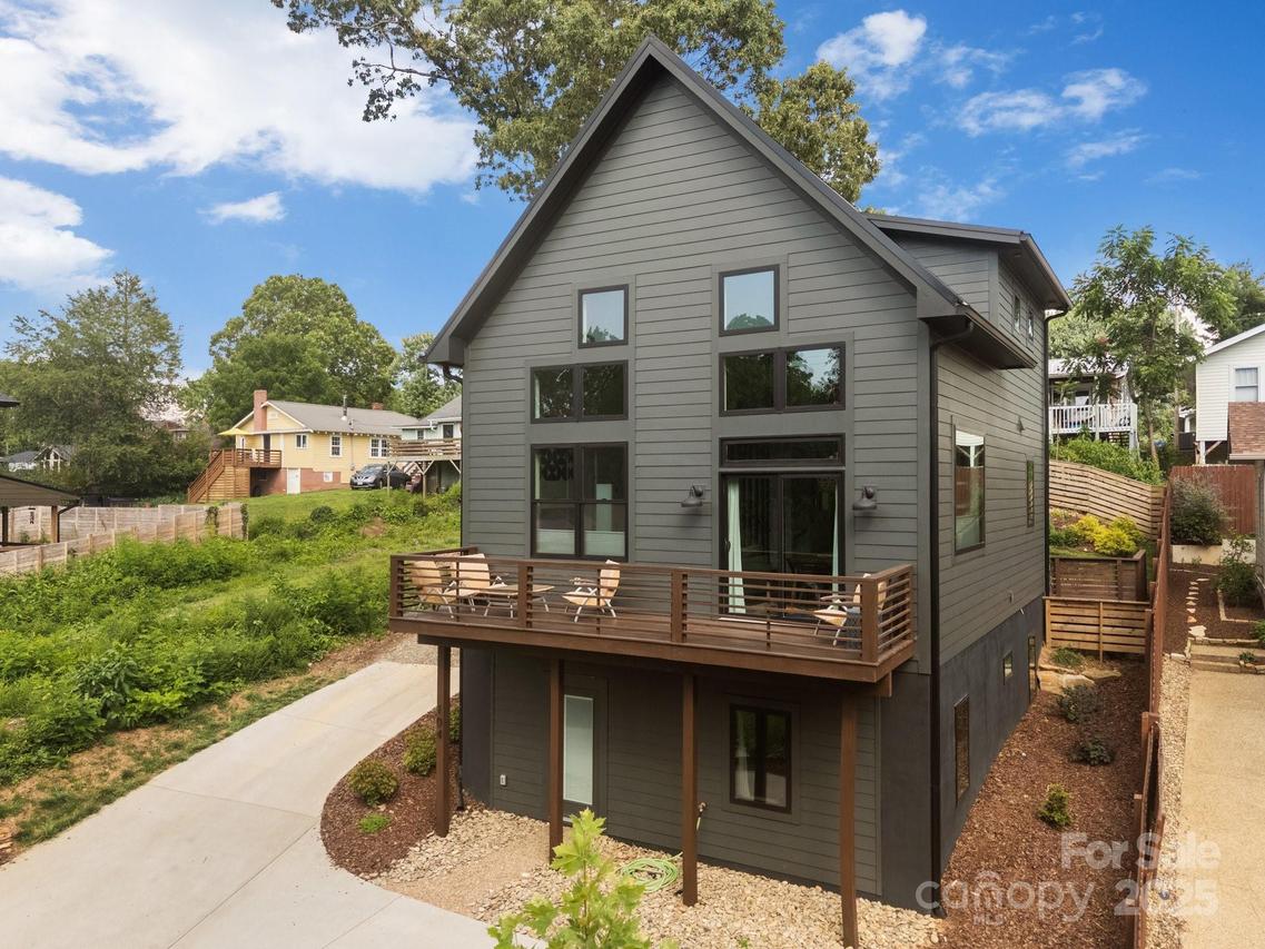 104 Deaver St., Asheville, NC 28806