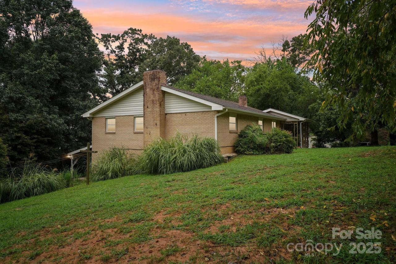 142 Byrd Ln., Hendersonville, NC 28792