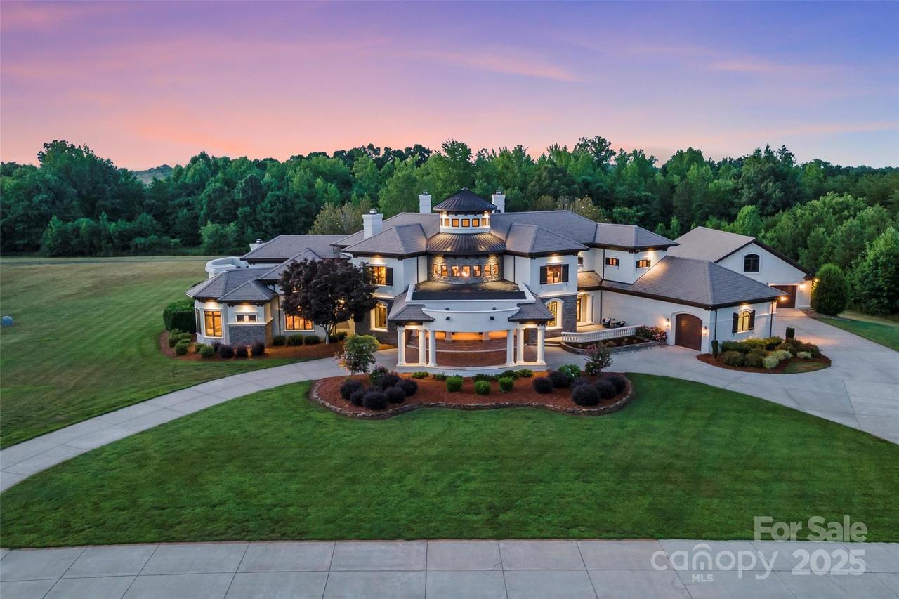 355 Pelham Ln., Mooresville, NC 28115