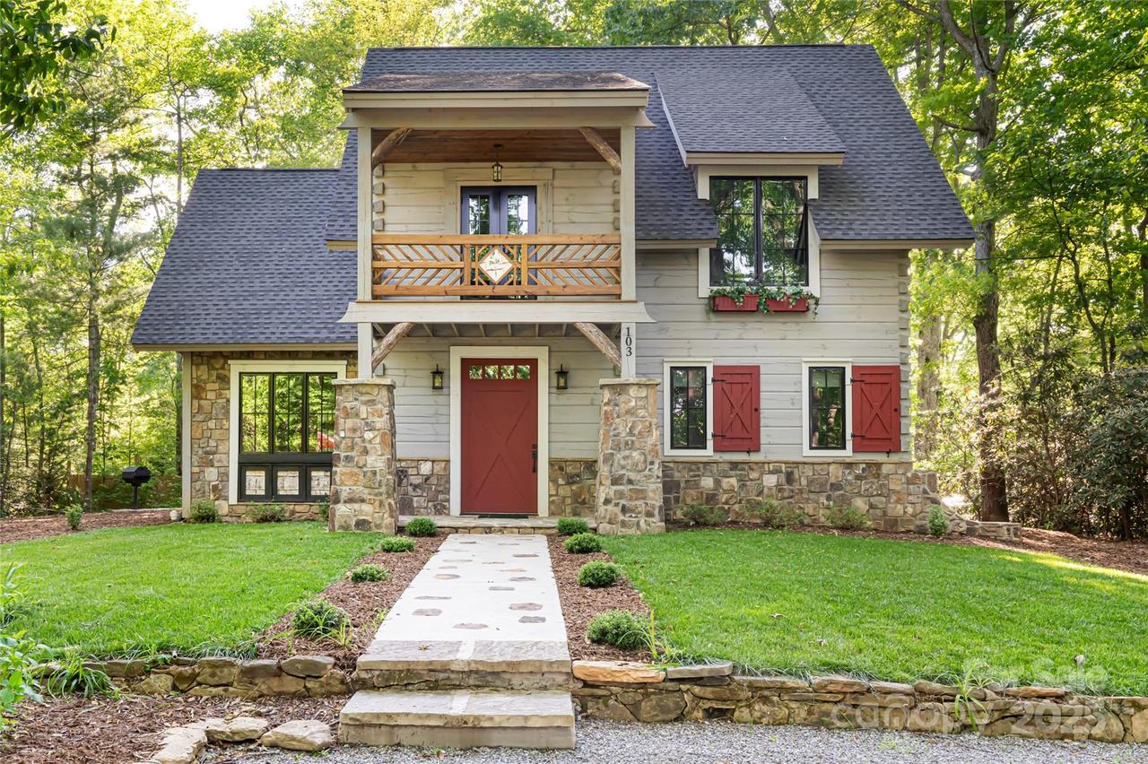 103 Blue Sky Ln., Hendersonville, NC 28792