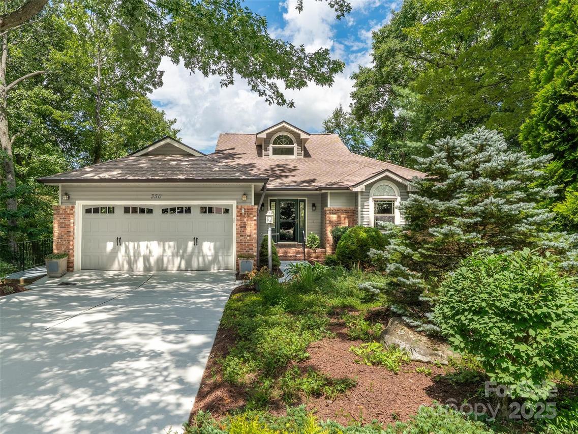 350 W Shay Cir., Hendersonville, NC 28791