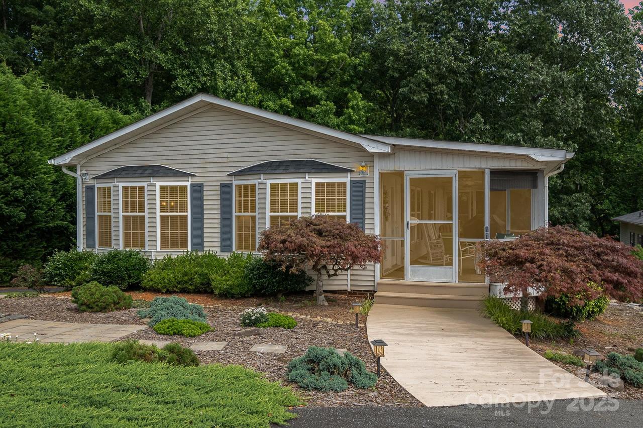 111 Trails End Ln., New London, NC 28127