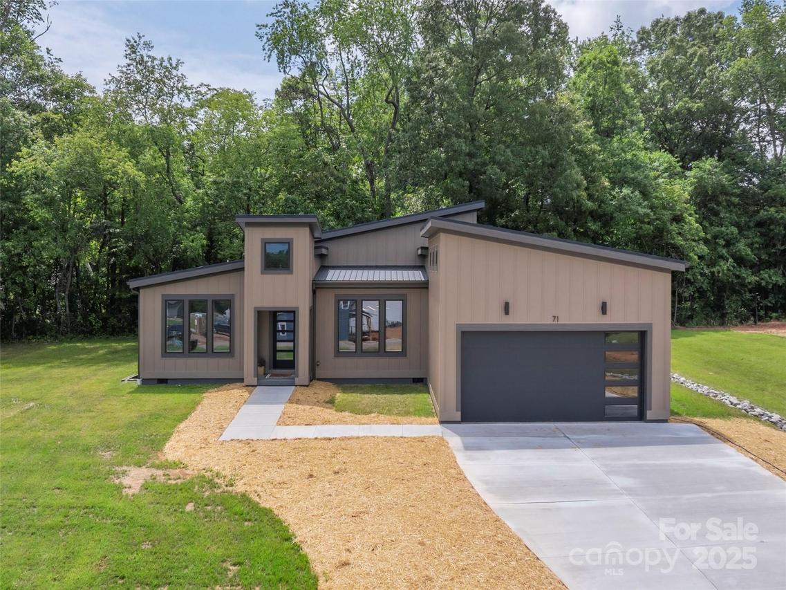 71 Scott Meadows Dr., Asheville, NC 28806