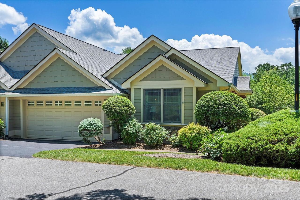 65 Augusta Cir., Waynesville, NC 28786