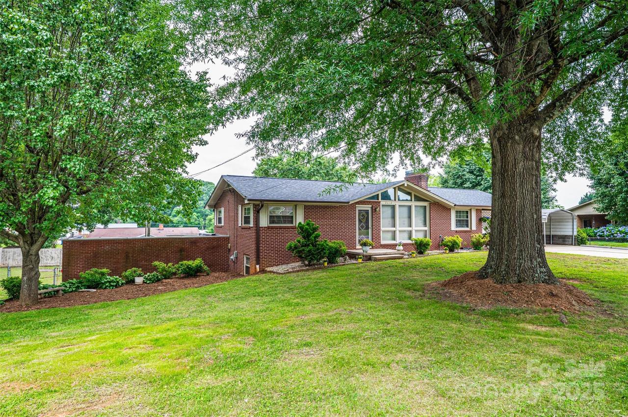 2836 20th Street Ln., Hickory, NC 28601