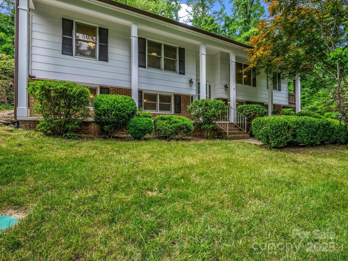 217 Turtle Ln., Hendersonville, NC 28791
