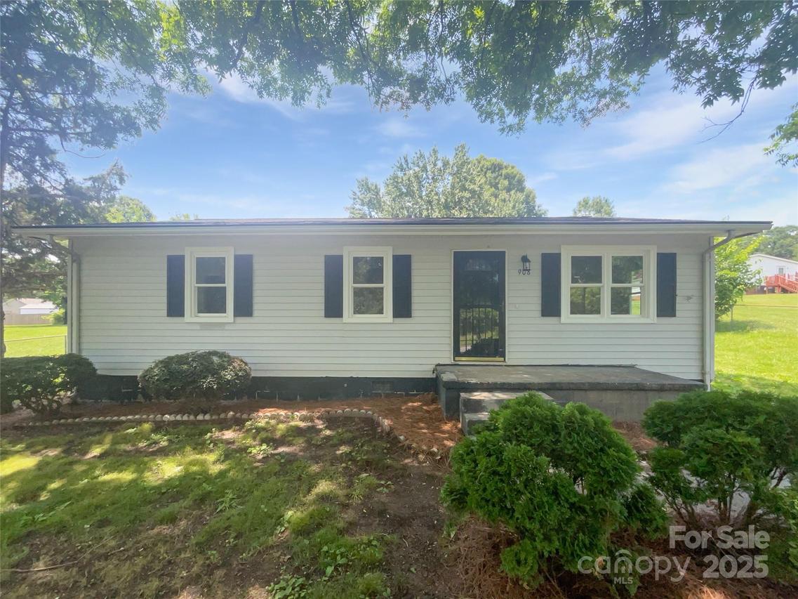 908 Mccollough St., Statesville, NC 28677