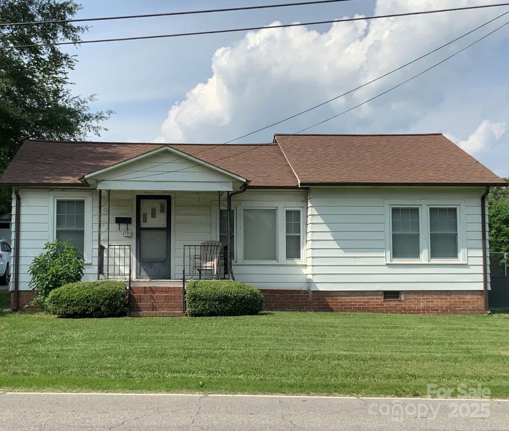 1721 9th Ave., Hickory, NC 28601